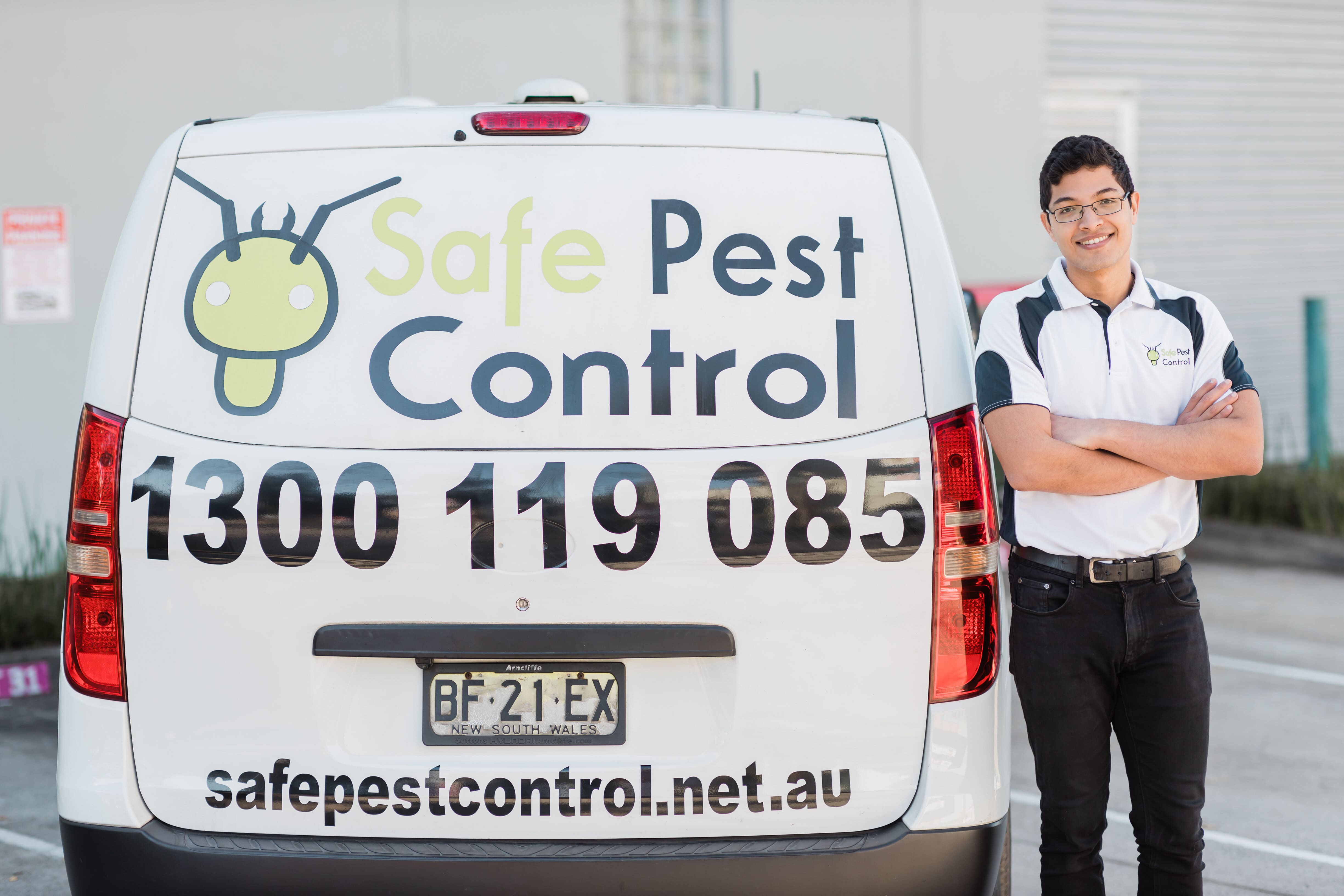 Safe pest control Team